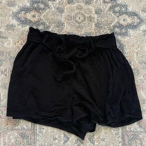Black shorts with cute tie